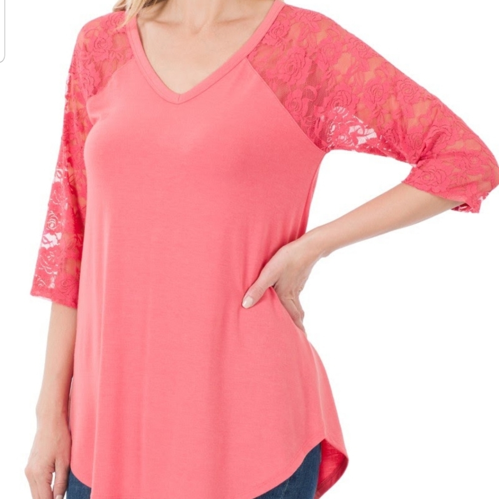 💖LACE DETAIL 3/4 SLEEVE V-NECK AND ROUND HEM TOP - DESERT ROSE💖